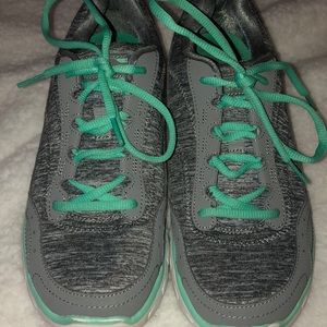 grey sneakers with turquoise laces